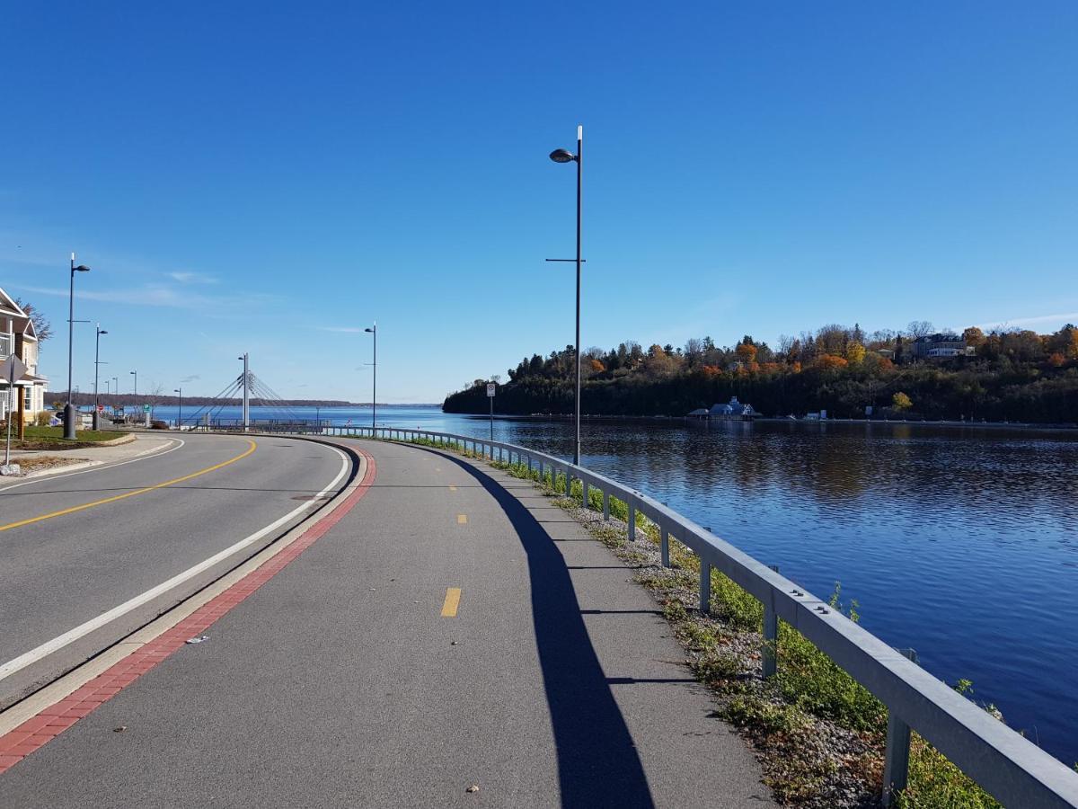 Kokomo Inn Bed And Breakfast Ottawa-Gatineau'S Only Tropical Riverfront B&B On The National Capital Cycling Pathway Route Verte #1 - For Adults Only - Chambre D'Hotes Tropical Aux Berges Des Outaouais Bnb #17542O Exterior photo