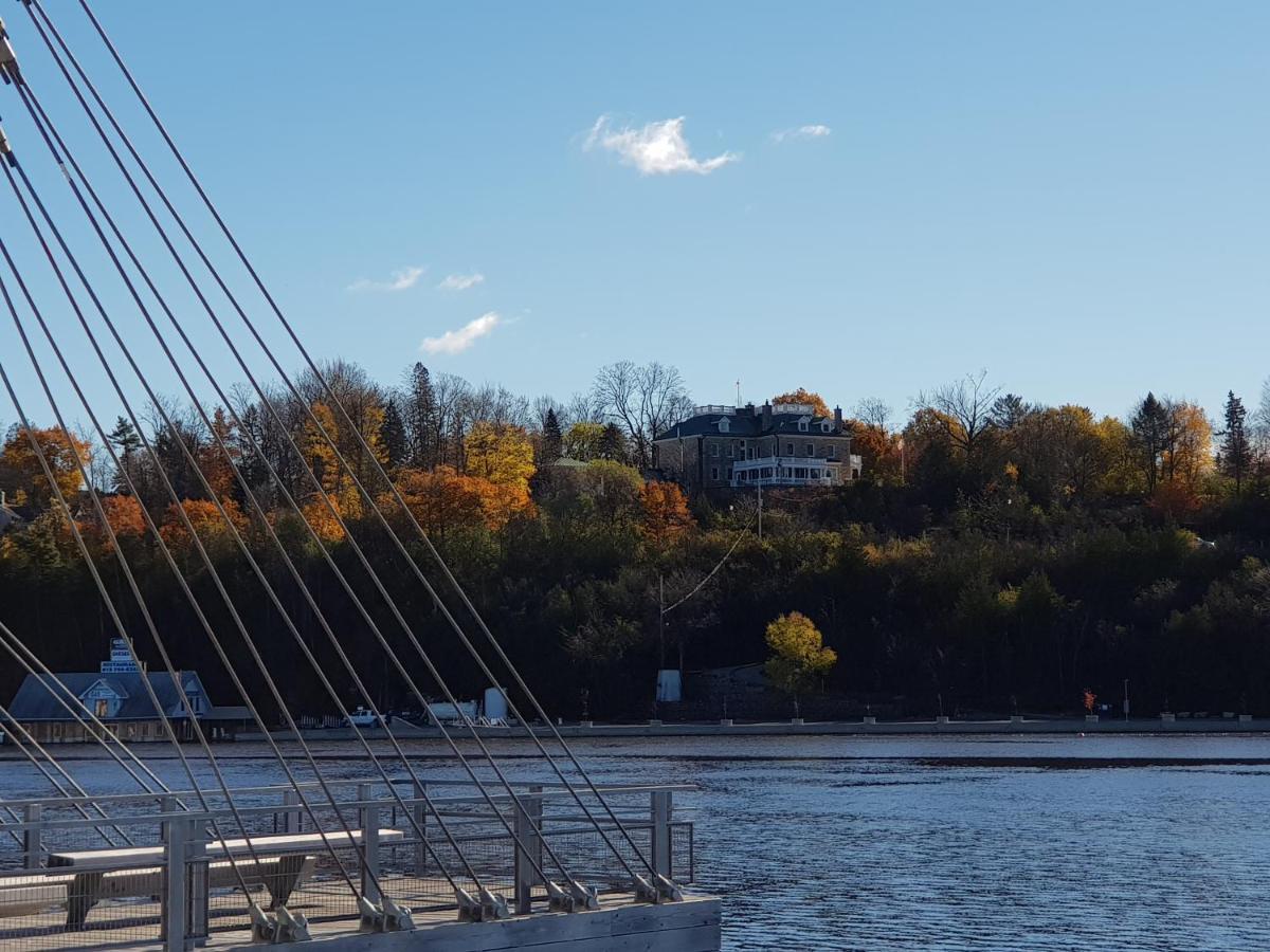 Kokomo Inn Bed And Breakfast Ottawa-Gatineau'S Only Tropical Riverfront B&B On The National Capital Cycling Pathway Route Verte #1 - For Adults Only - Chambre D'Hotes Tropical Aux Berges Des Outaouais Bnb #17542O Exterior photo