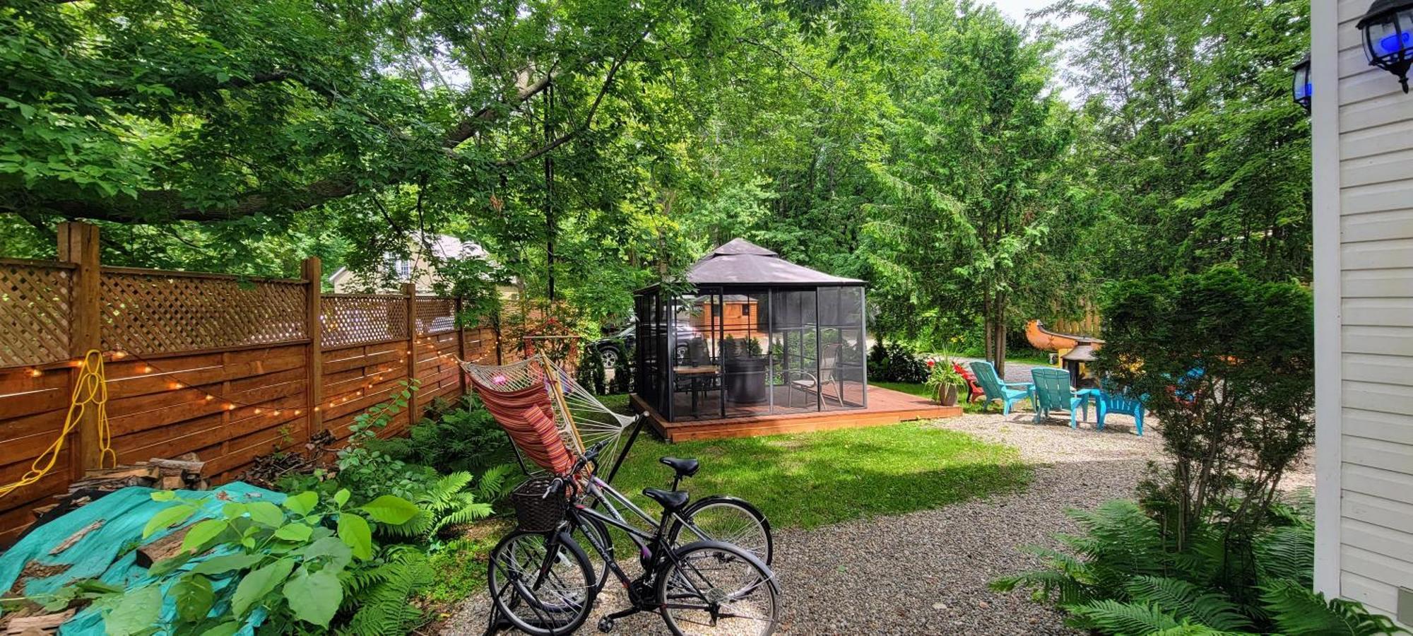 Kokomo Inn Bed And Breakfast Ottawa-Gatineau'S Only Tropical Riverfront B&B On The National Capital Cycling Pathway Route Verte #1 - For Adults Only - Chambre D'Hotes Tropical Aux Berges Des Outaouais Bnb #17542O Exterior photo