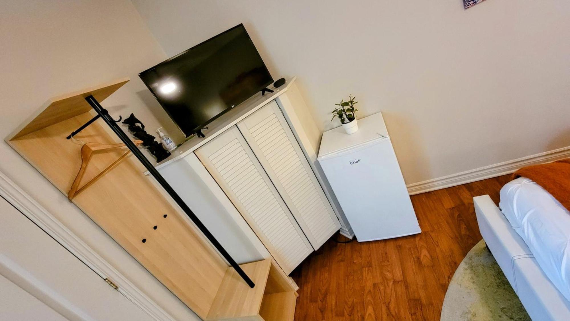 Kokomo Inn Bed And Breakfast Ottawa-Gatineau'S Only Tropical Riverfront B&B On The National Capital Cycling Pathway Route Verte #1 - For Adults Only - Chambre D'Hotes Tropical Aux Berges Des Outaouais Bnb #17542O Room photo
