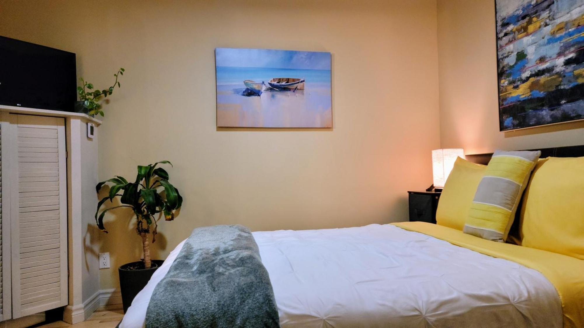 Kokomo Inn Bed And Breakfast Ottawa-Gatineau'S Only Tropical Riverfront B&B On The National Capital Cycling Pathway Route Verte #1 - For Adults Only - Chambre D'Hotes Tropical Aux Berges Des Outaouais Bnb #17542O Room photo