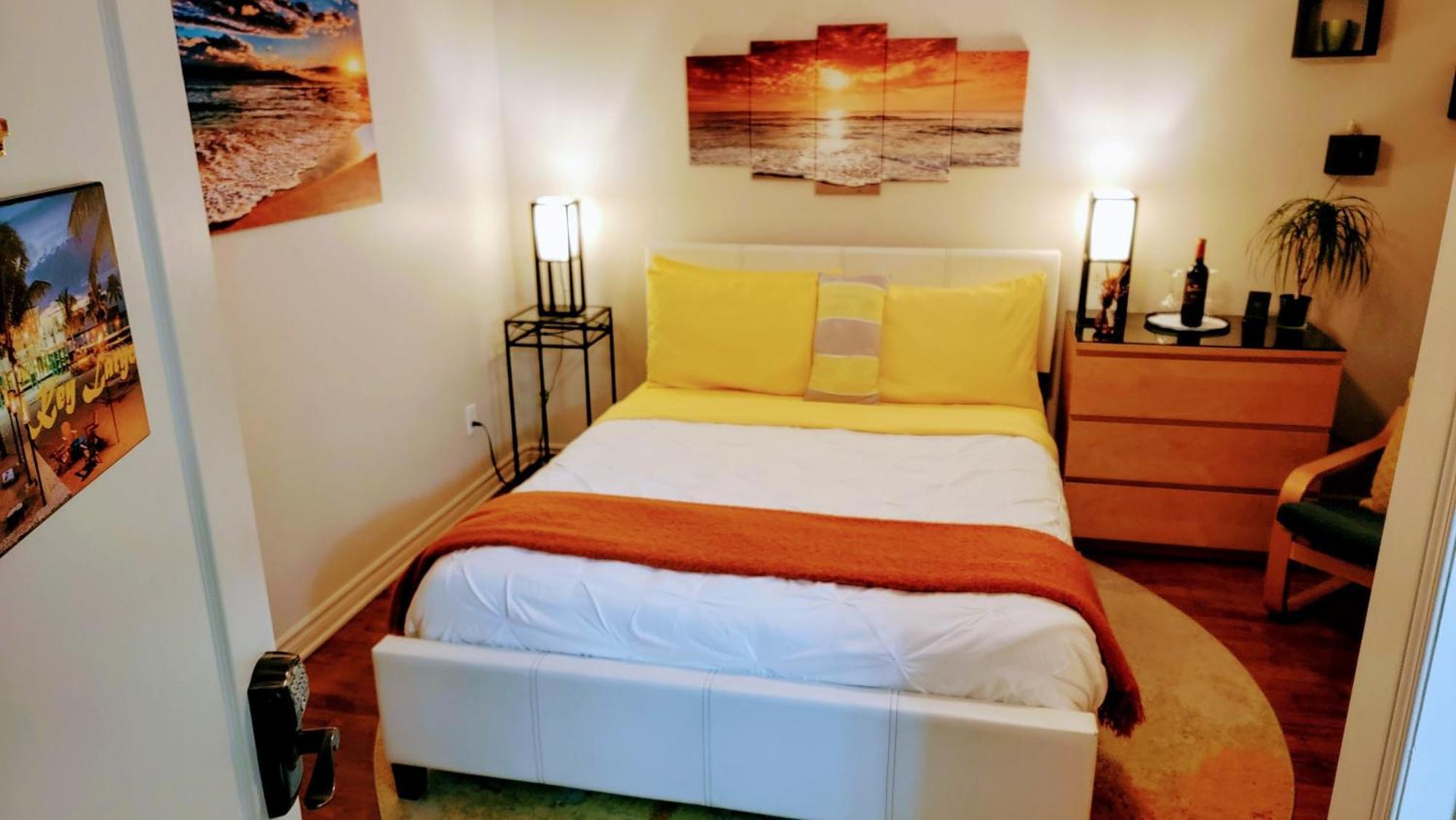Kokomo Inn Bed And Breakfast Ottawa-Gatineau'S Only Tropical Riverfront B&B On The National Capital Cycling Pathway Route Verte #1 - For Adults Only - Chambre D'Hotes Tropical Aux Berges Des Outaouais Bnb #17542O Room photo