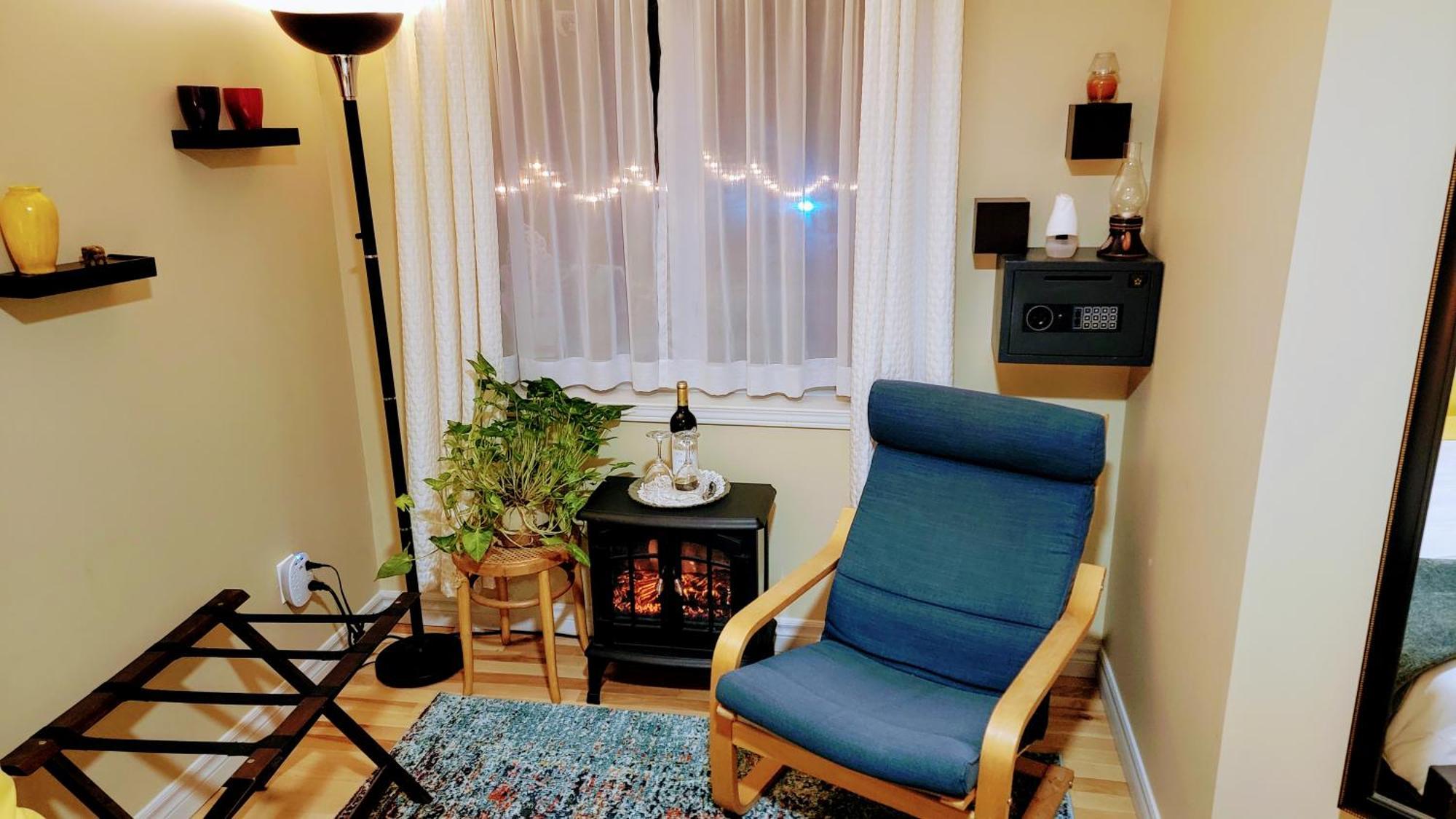 Kokomo Inn Bed And Breakfast Ottawa-Gatineau'S Only Tropical Riverfront B&B On The National Capital Cycling Pathway Route Verte #1 - For Adults Only - Chambre D'Hotes Tropical Aux Berges Des Outaouais Bnb #17542O Room photo