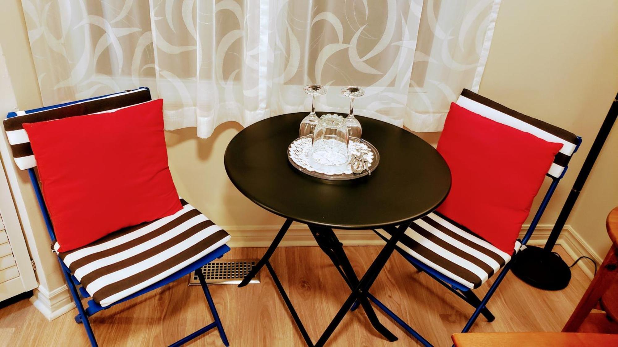 Kokomo Inn Bed And Breakfast Ottawa-Gatineau'S Only Tropical Riverfront B&B On The National Capital Cycling Pathway Route Verte #1 - For Adults Only - Chambre D'Hotes Tropical Aux Berges Des Outaouais Bnb #17542O Room photo
